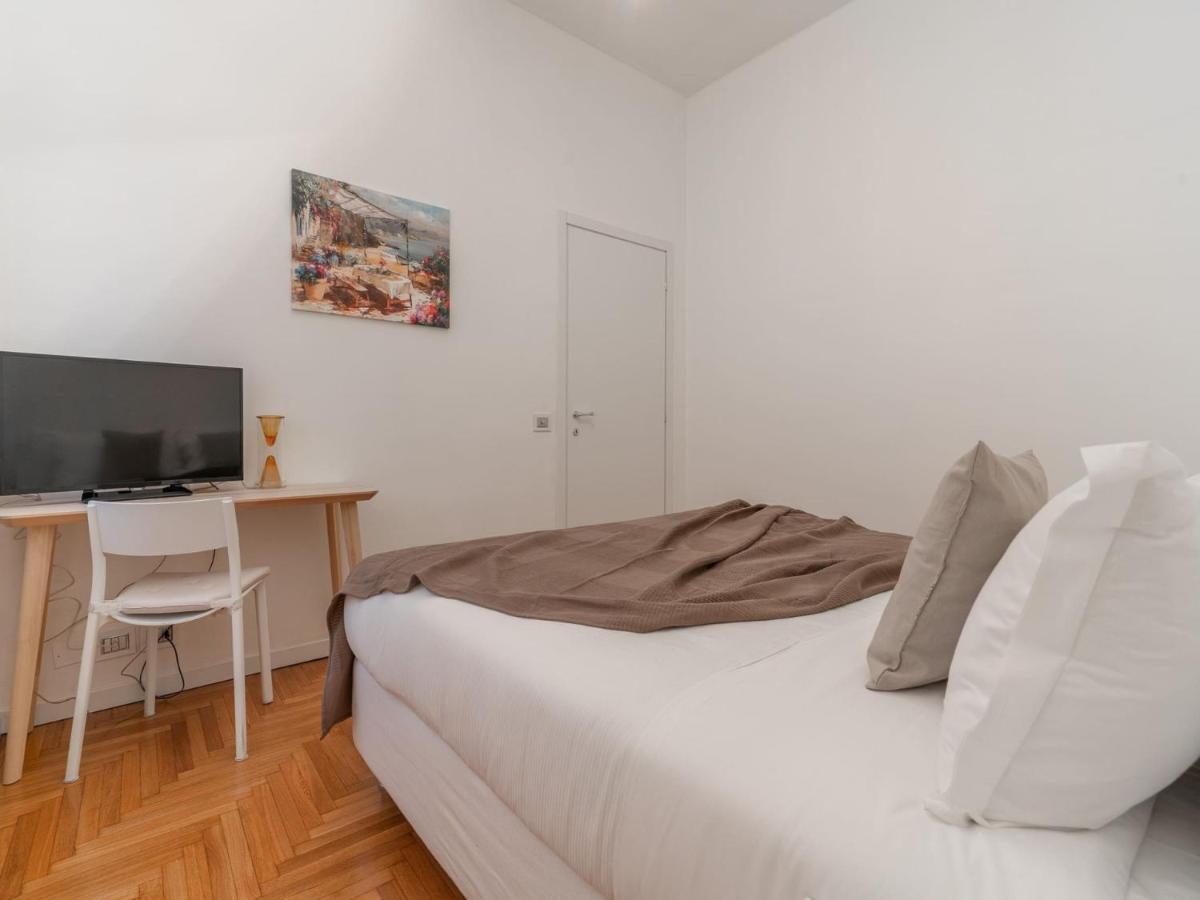 The Best Rent - Spacious Three-Bedroom Apartment In Moscova Милан Экстерьер фото