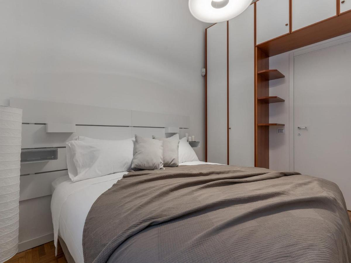 The Best Rent - Spacious Three-Bedroom Apartment In Moscova Милан Экстерьер фото